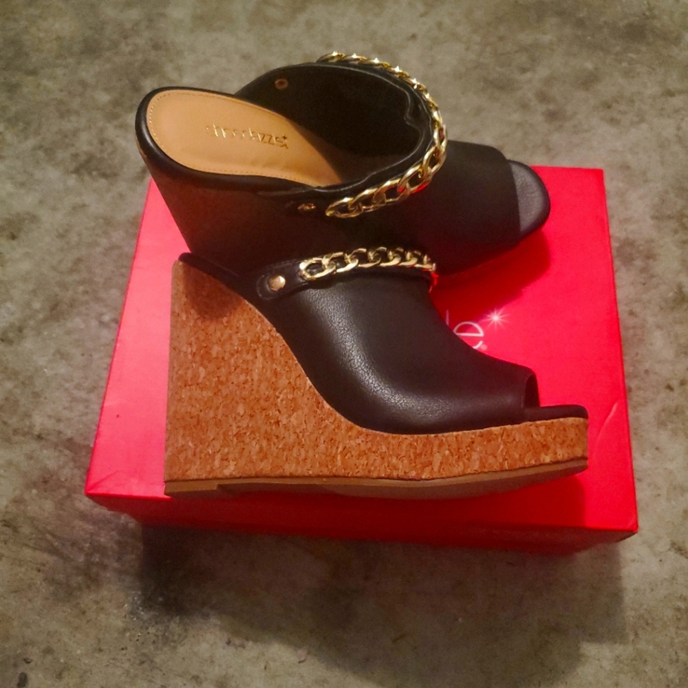 Size 9.5 woman's dress shoes brand new